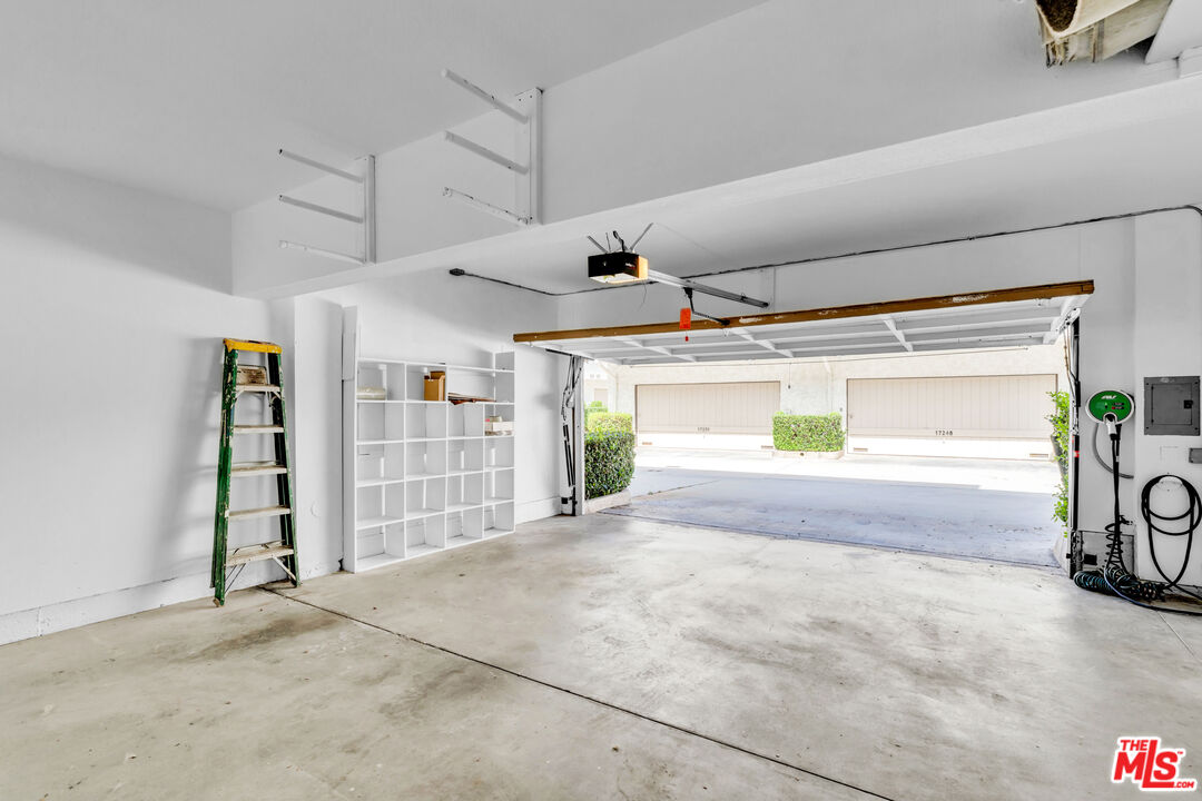 1492 Palisades Dr