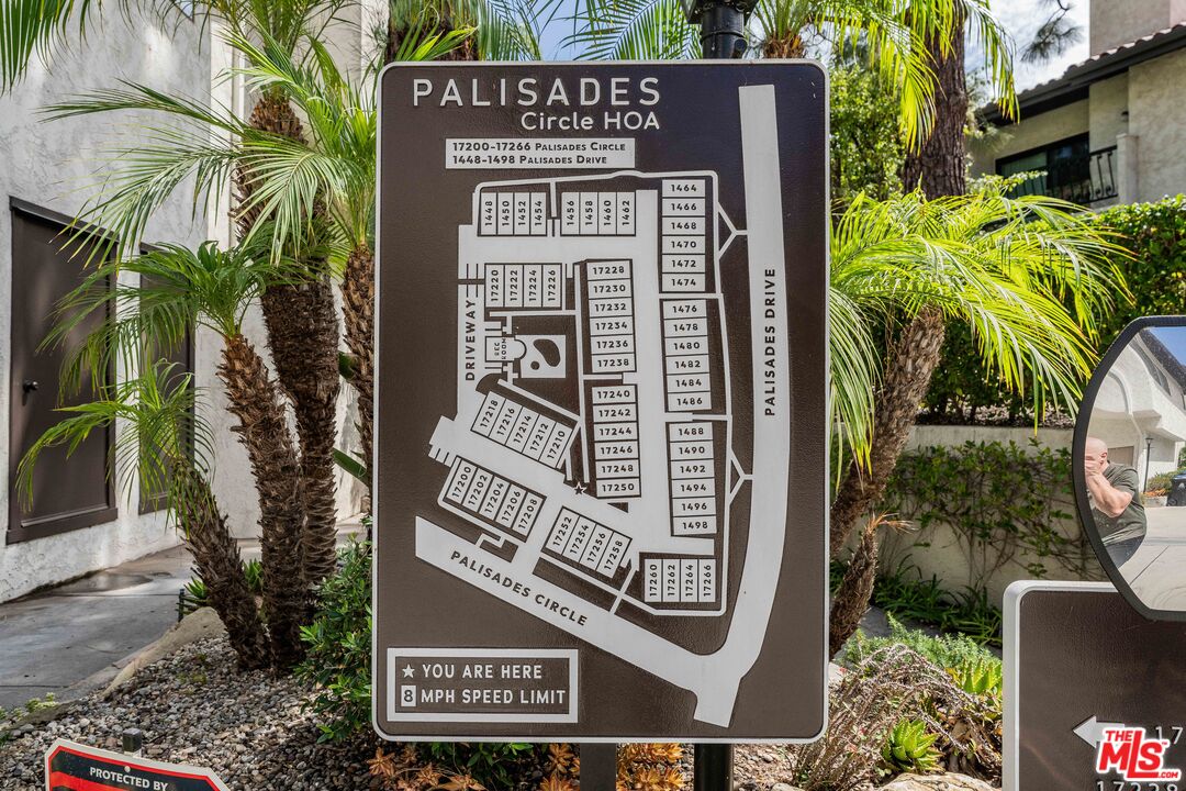 1492 Palisades Dr