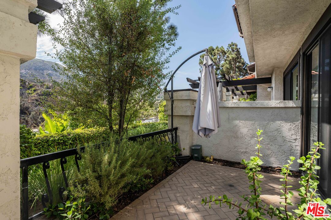 1492 Palisades Dr
