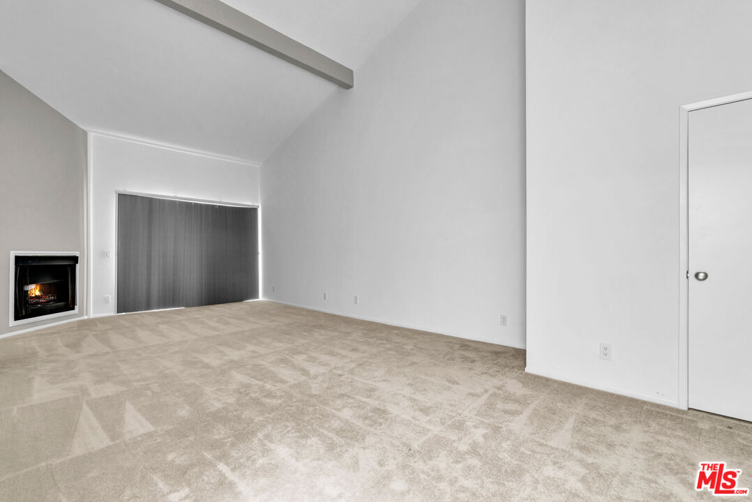 1492 Palisades Dr