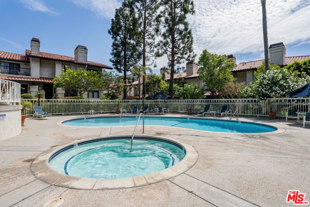 1492 Palisades Dr