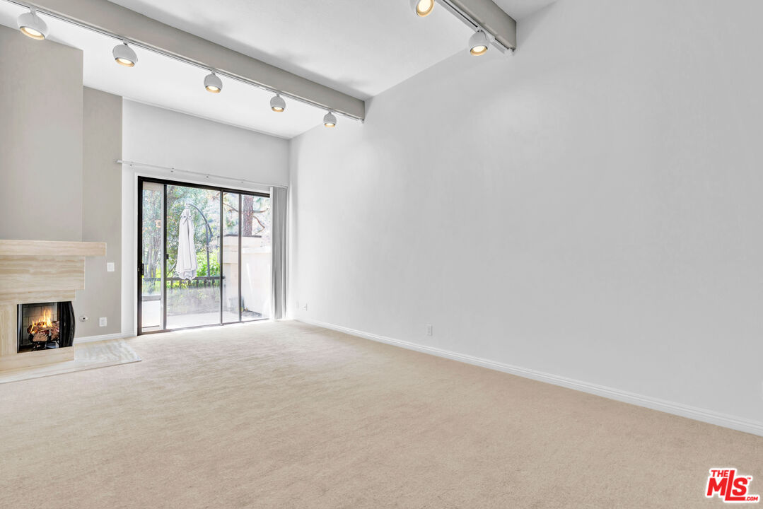 1492 Palisades Dr