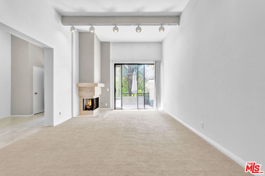 1492 Palisades Dr