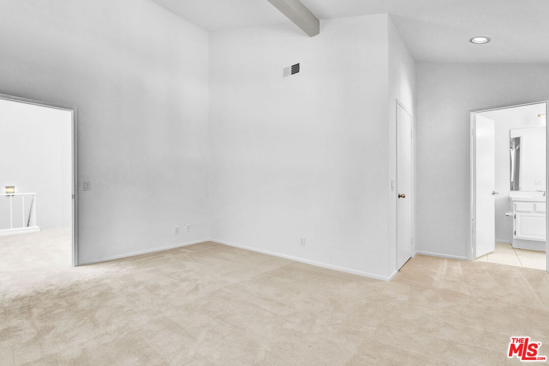 1492 Palisades Dr