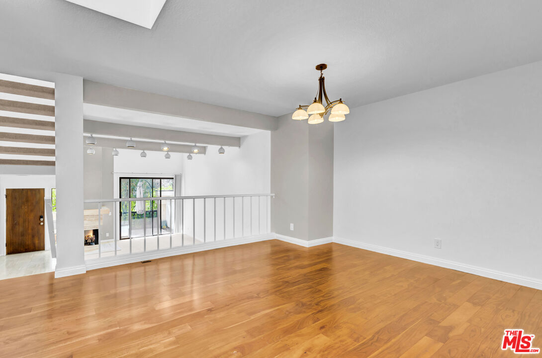 1492 Palisades Dr