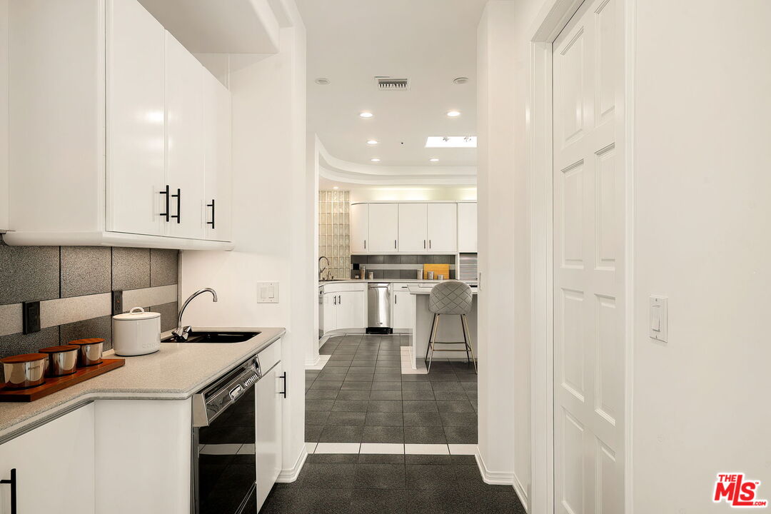 283 Lake Sherwood Dr
