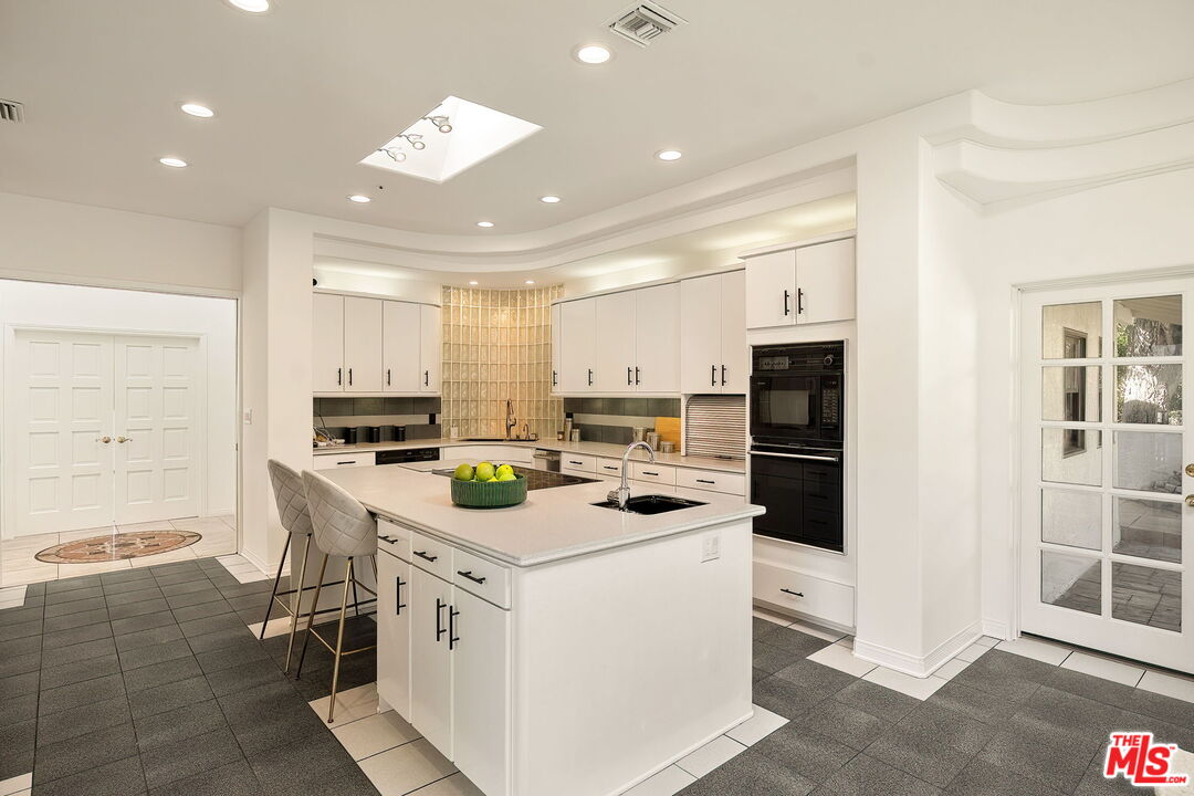 283 Lake Sherwood Dr