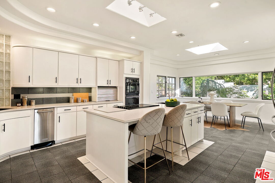 283 Lake Sherwood Dr