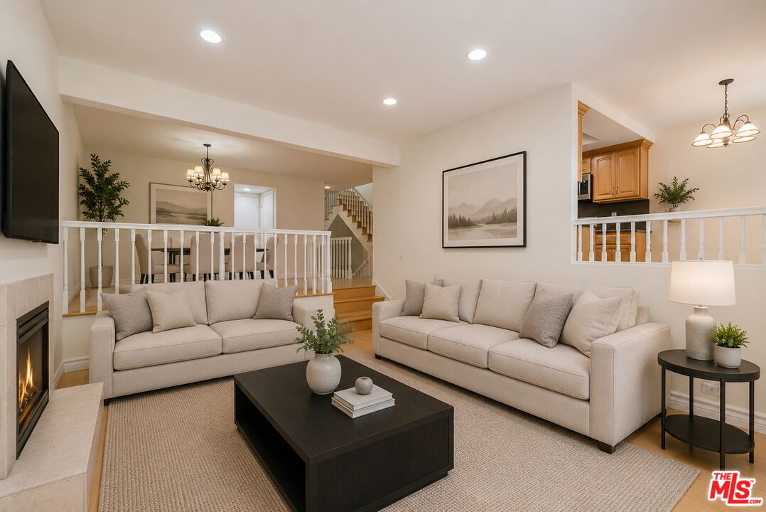 17241 Palisades Cir