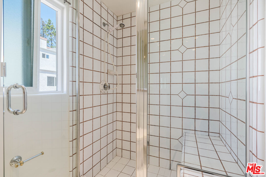 17241 Palisades Cir
