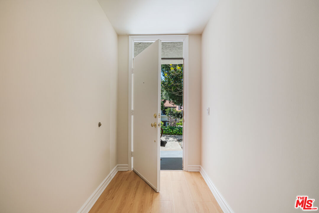 17241 Palisades Cir