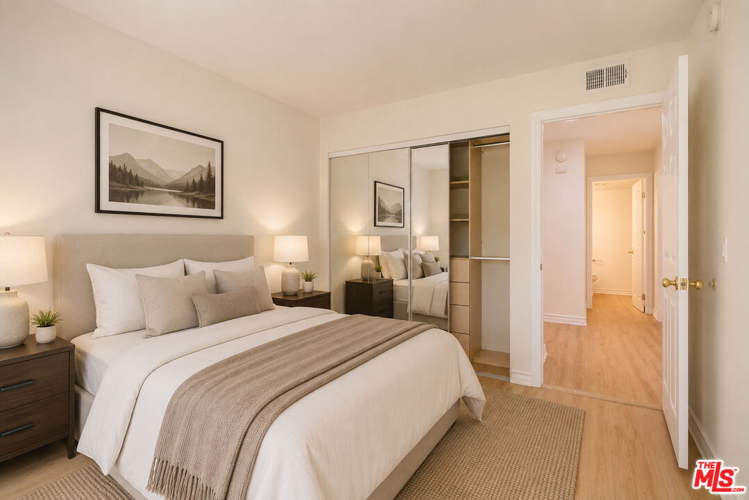 17241 Palisades Cir