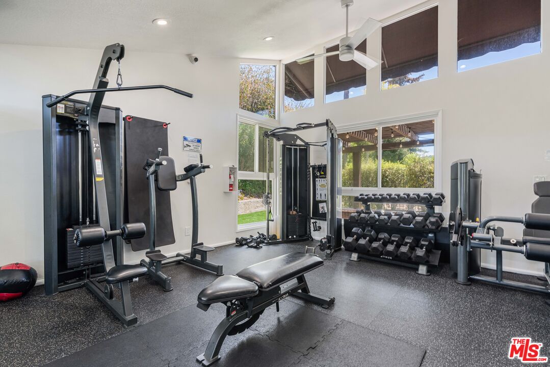 17241 Palisades Cir