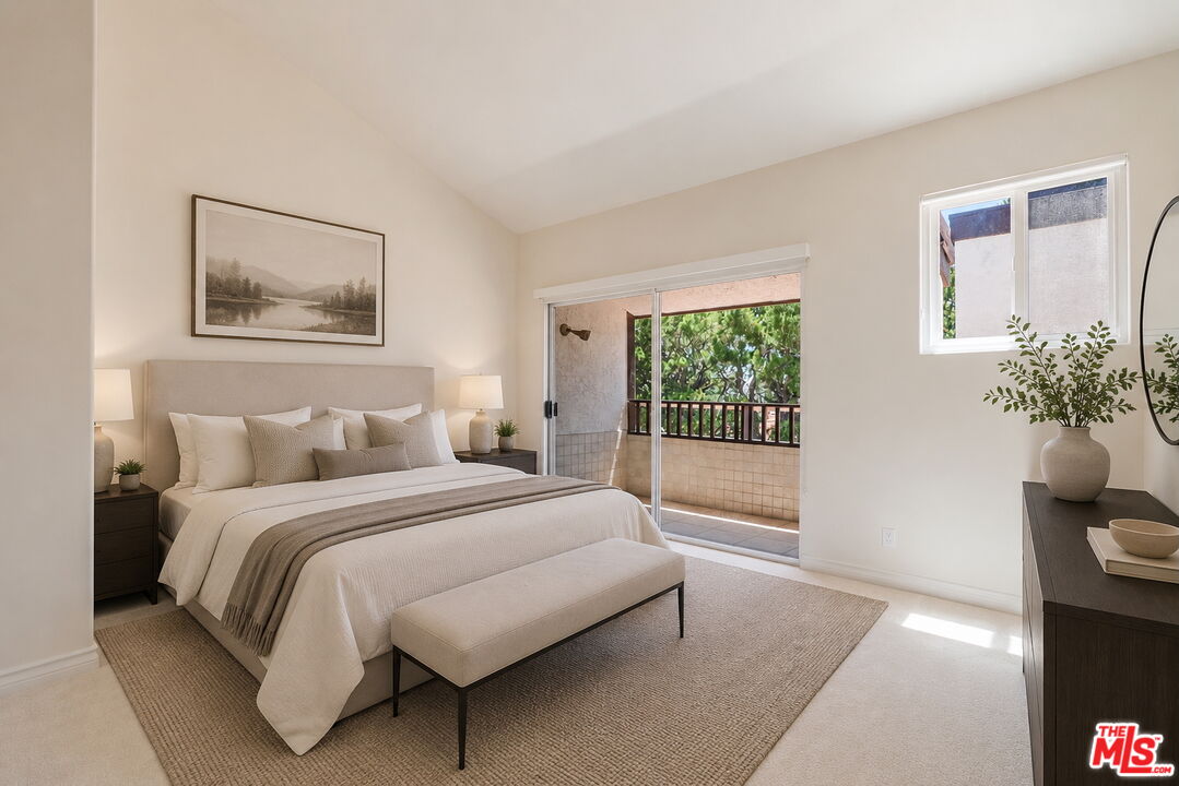 17241 Palisades Cir