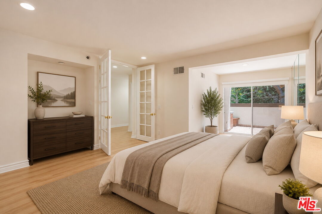 17241 Palisades Cir