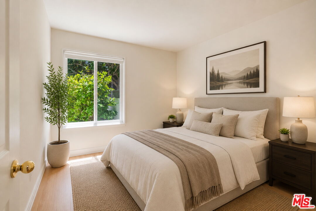 17241 Palisades Cir