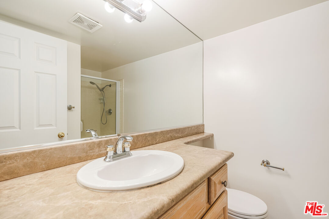 17241 Palisades Cir