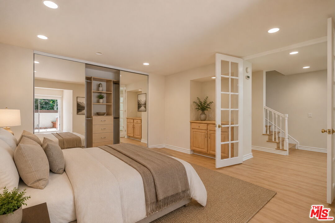 17241 Palisades Cir