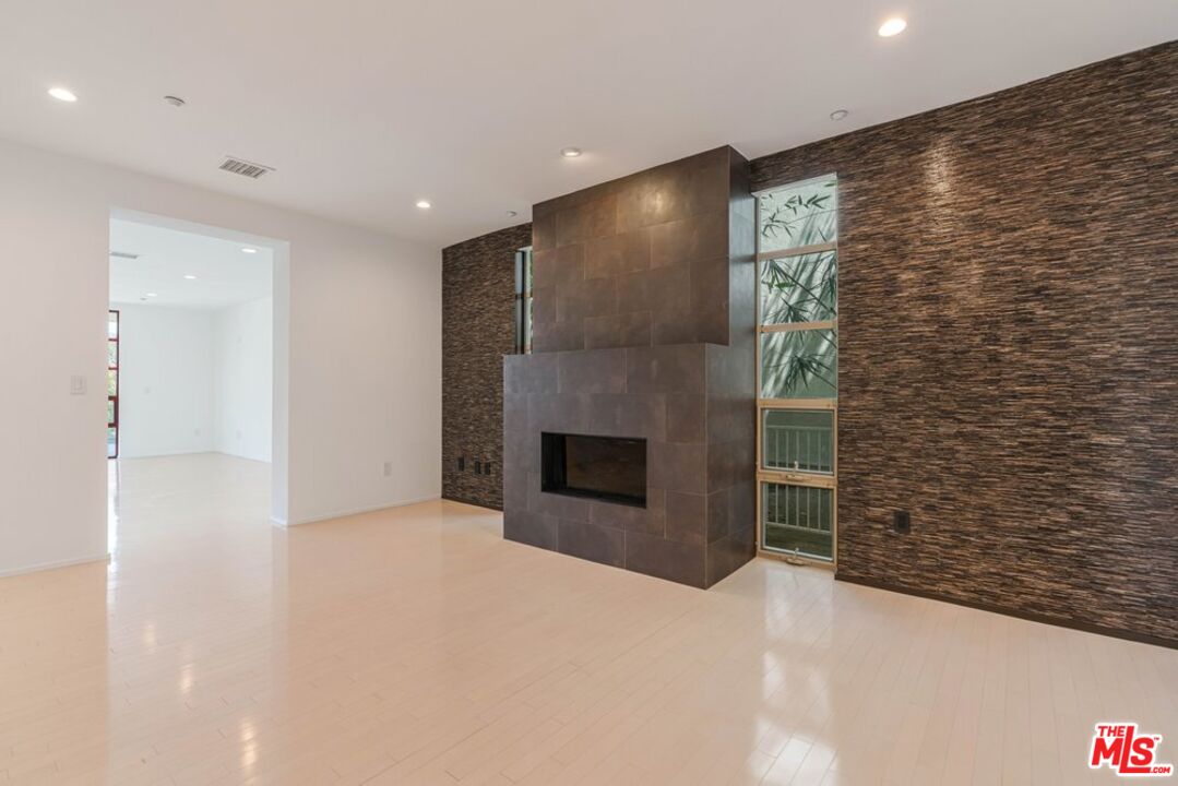 870 Haverford Ave Unit: 101