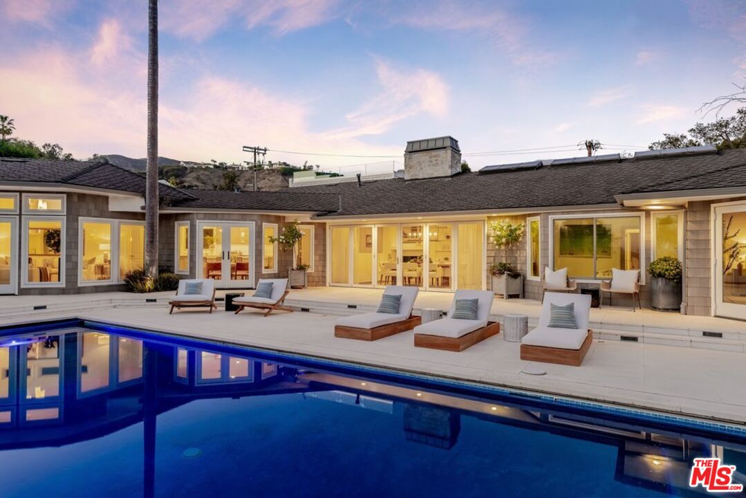1037 Maroney Ln