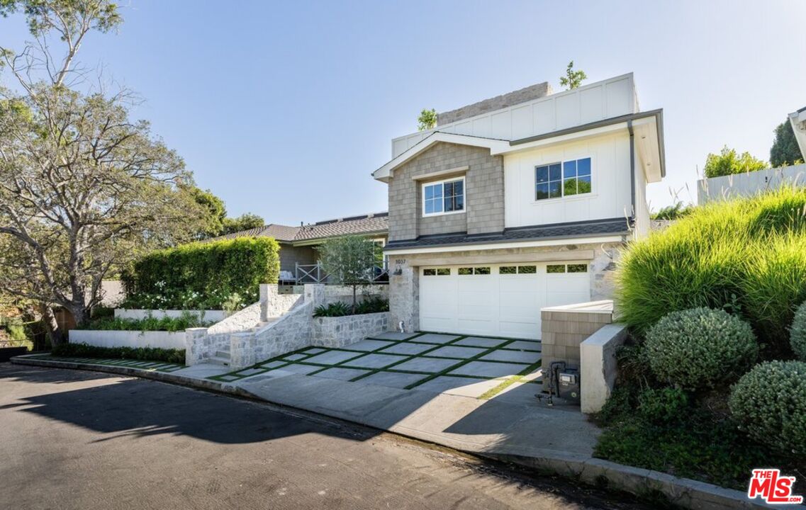 1037 Maroney Ln