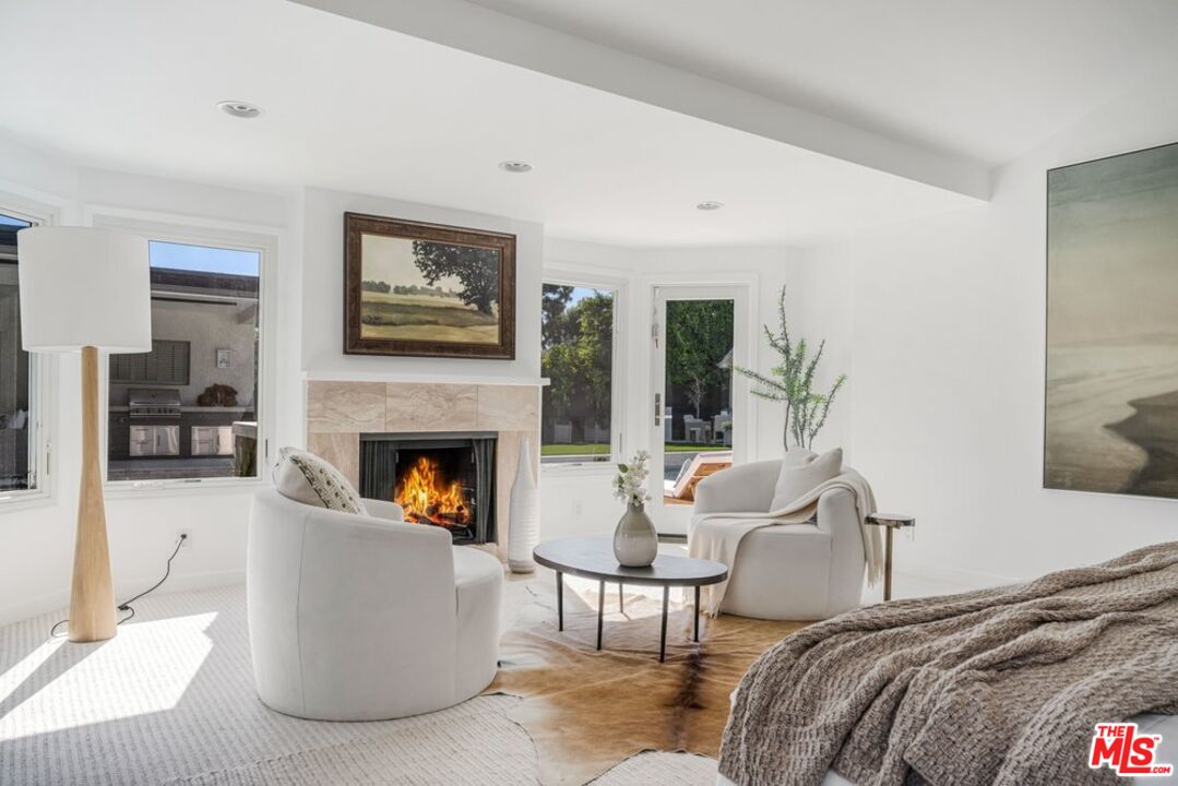1037 Maroney Ln
