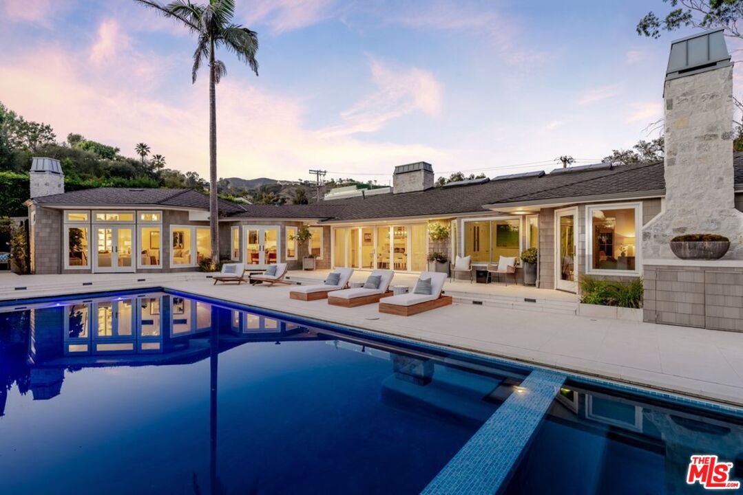 1037 Maroney Ln