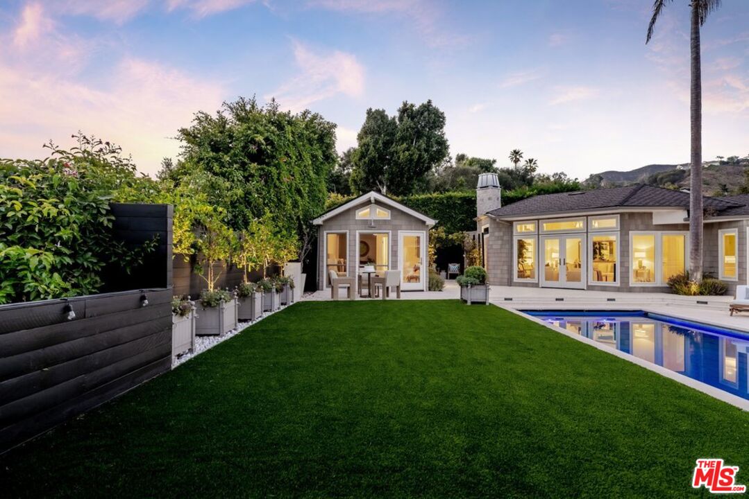 1037 Maroney Ln