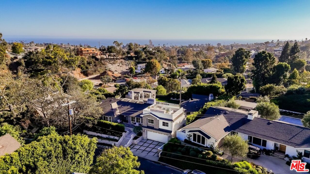 1037 Maroney Ln