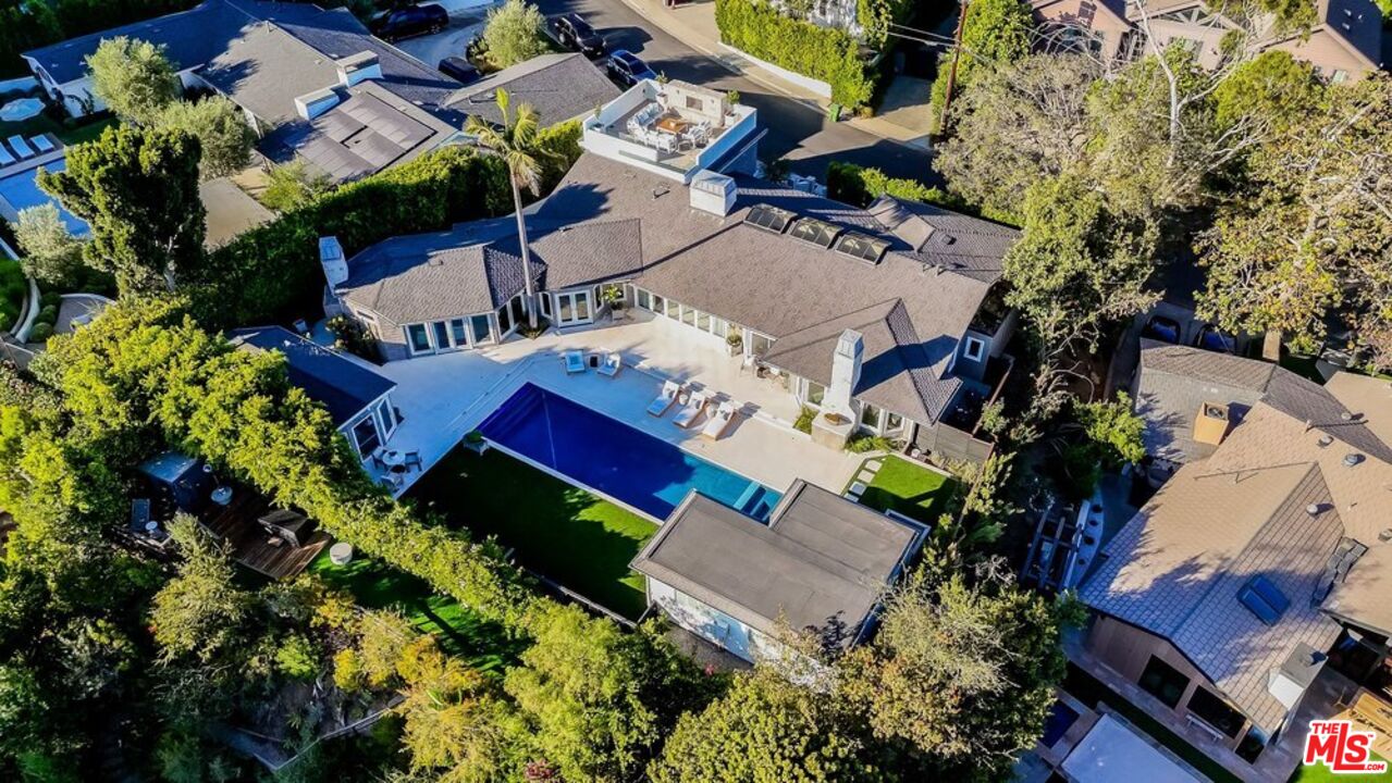 1037 Maroney Ln