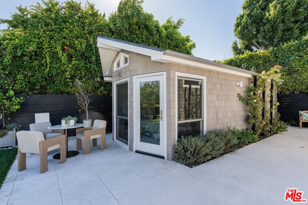 1037 Maroney Ln