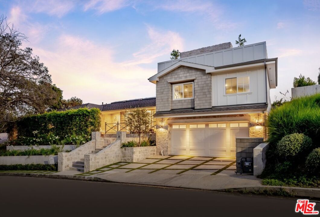 1037 Maroney Ln