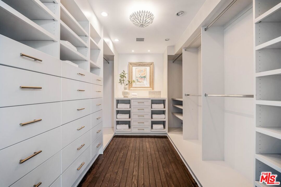 1037 Maroney Ln