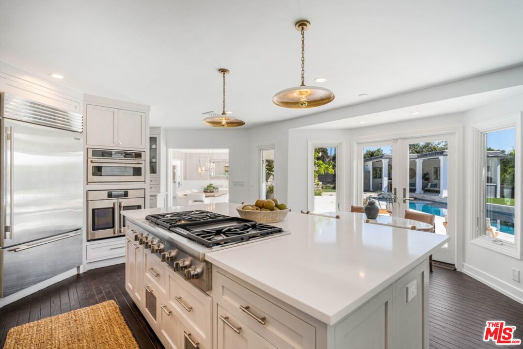 1037 Maroney Ln