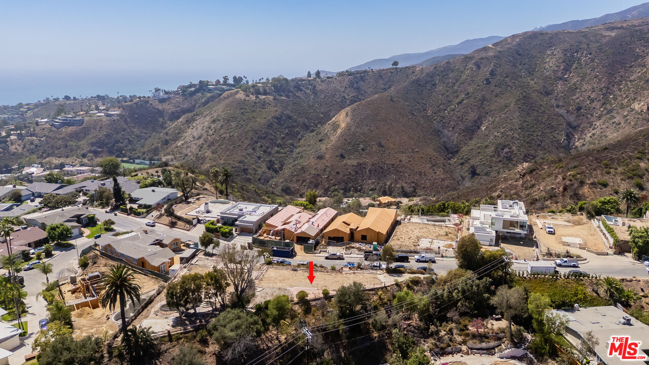 922 Enchanted Way
