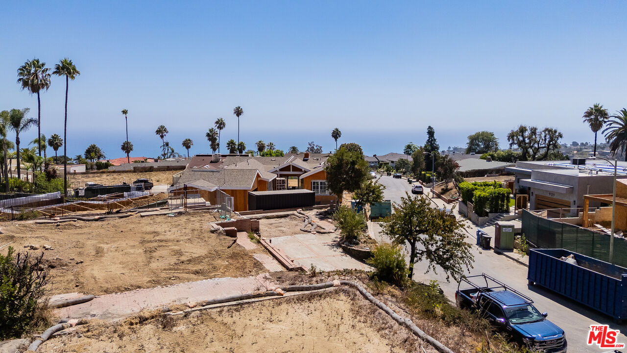 922 Enchanted Way