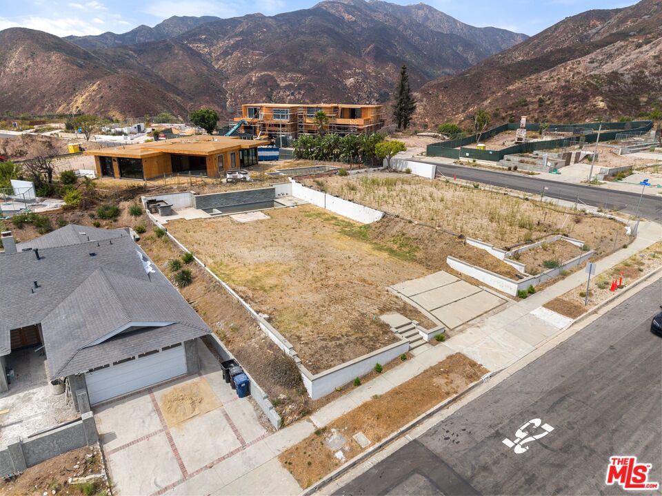 3709 Castlerock Rd
