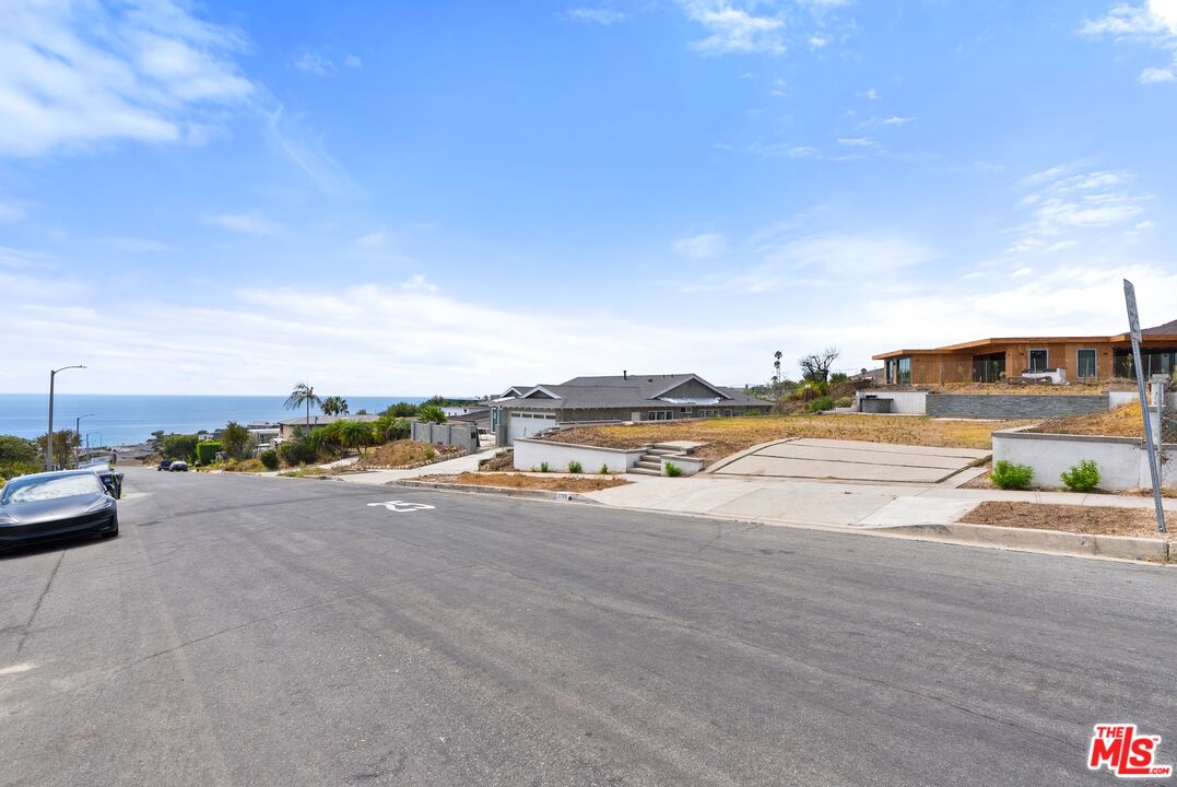 3709 Castlerock Rd