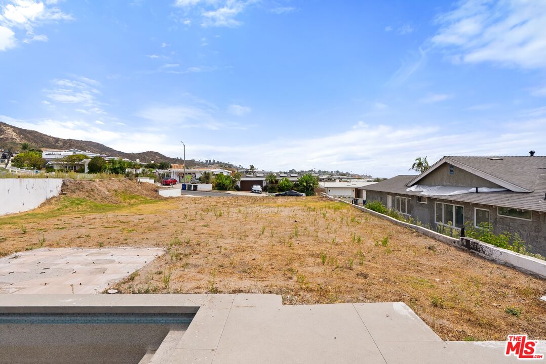 3709 Castlerock Rd