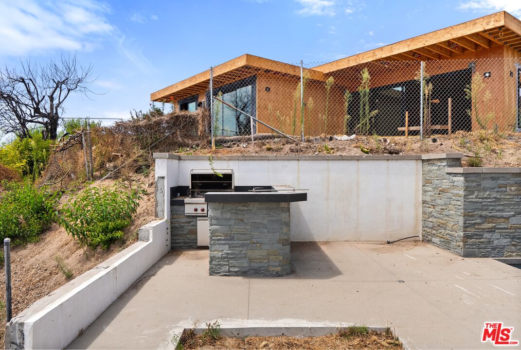 3709 Castlerock Rd