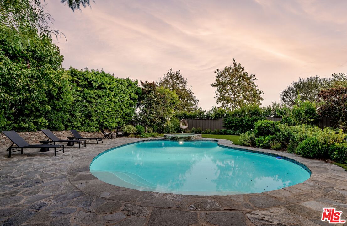 1014 El Medio Ave