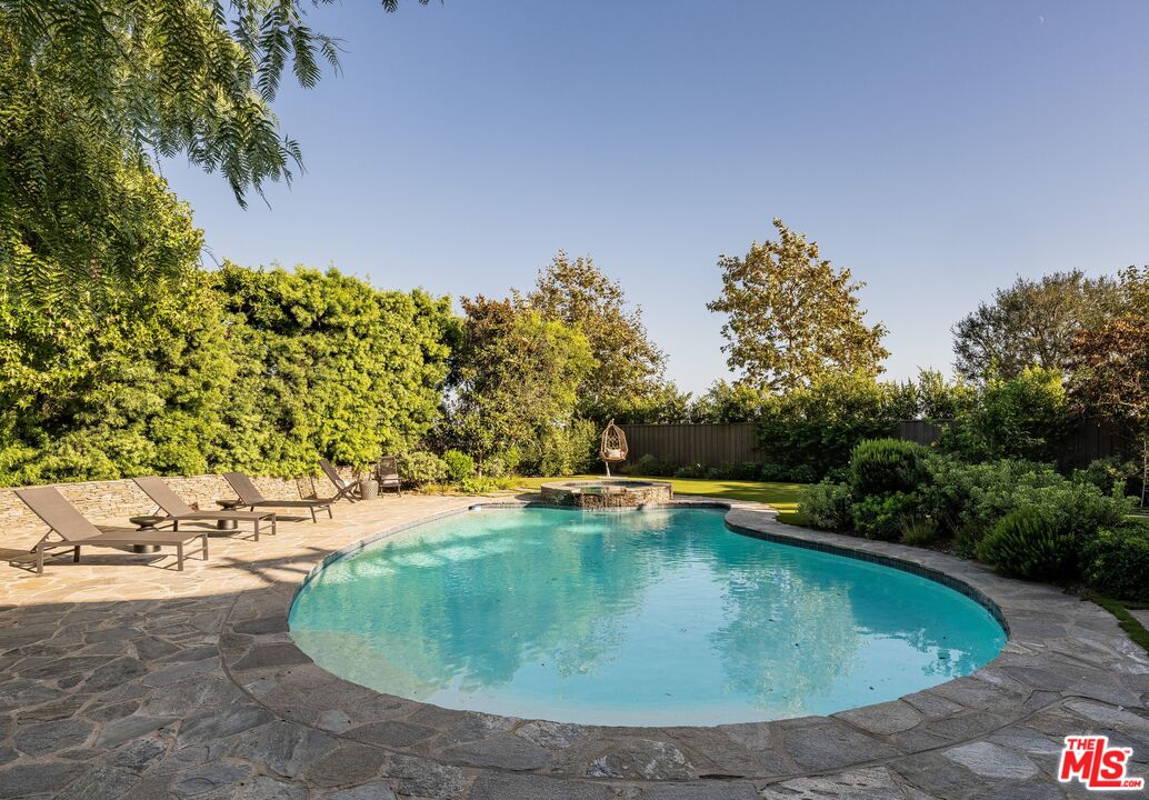 1014 El Medio Ave