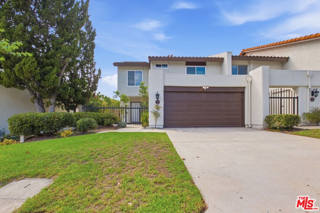 833 Shadow Lake Dr