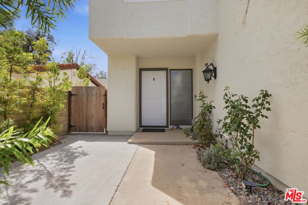 833 Shadow Lake Dr