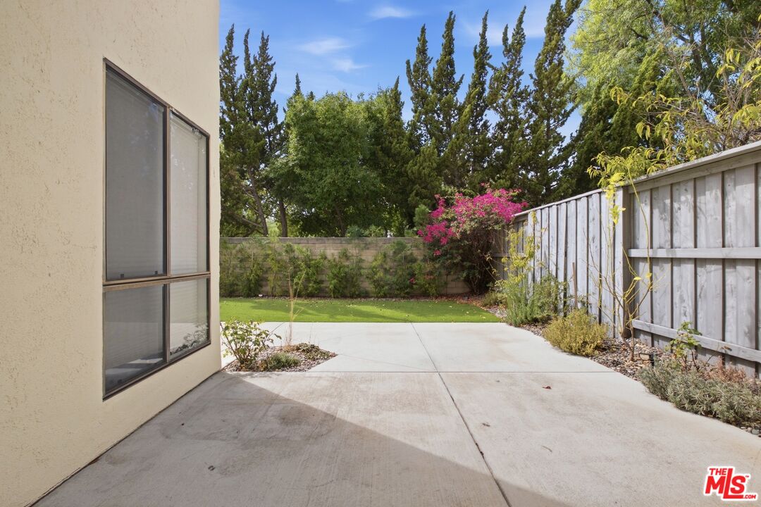 833 Shadow Lake Dr