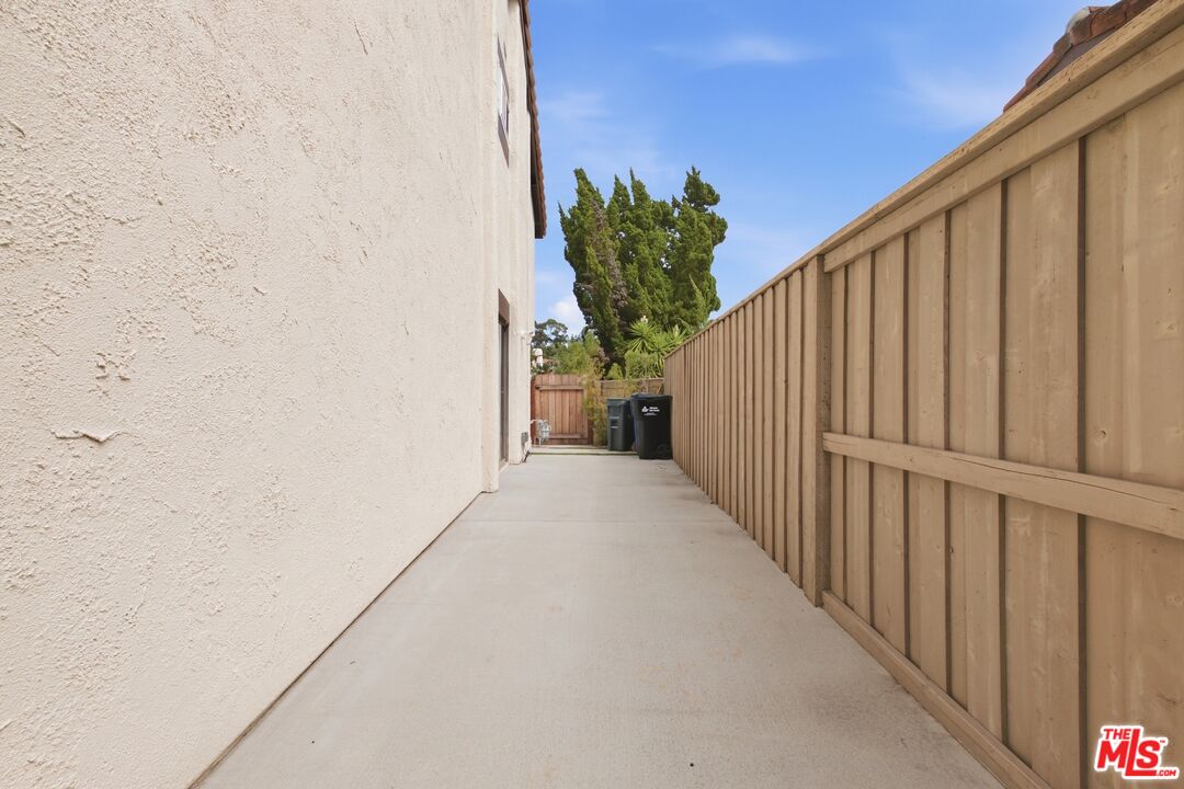 833 Shadow Lake Dr