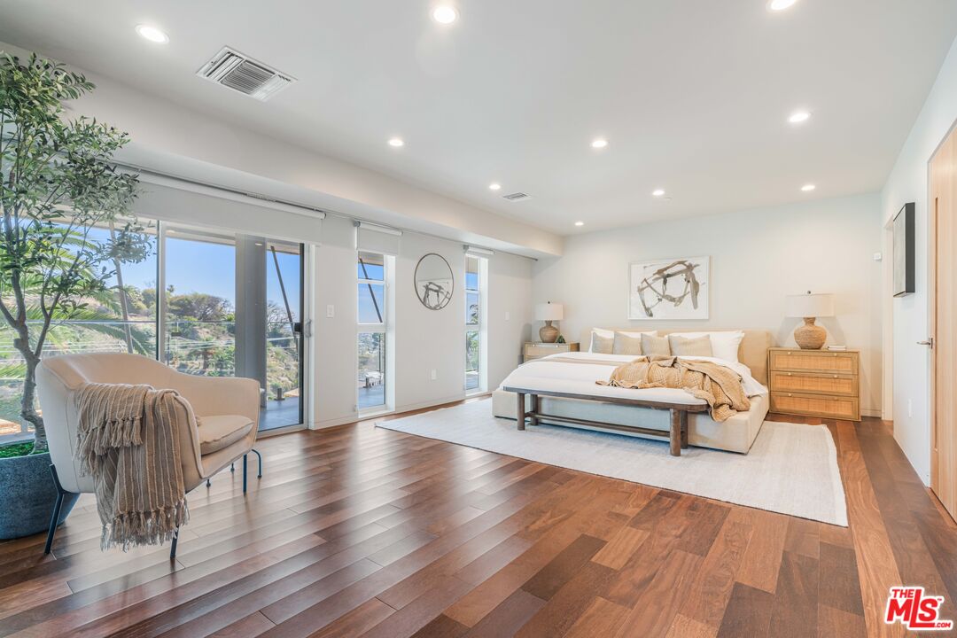 822 El Oro Ln