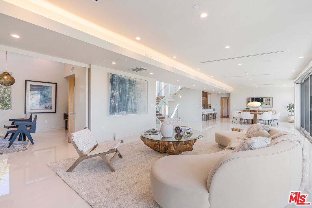822 El Oro Ln