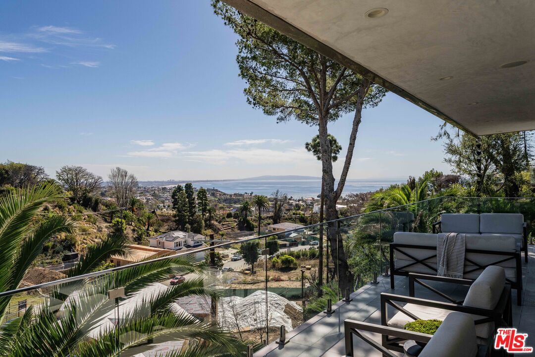 822 El Oro Ln