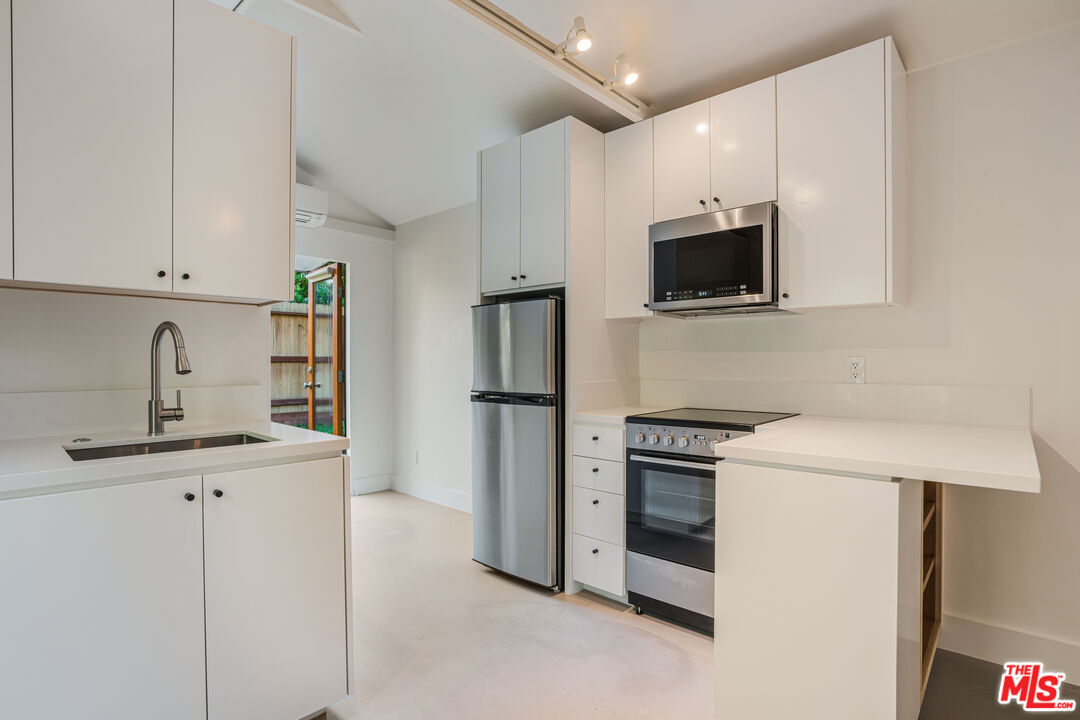 2401 32nd St